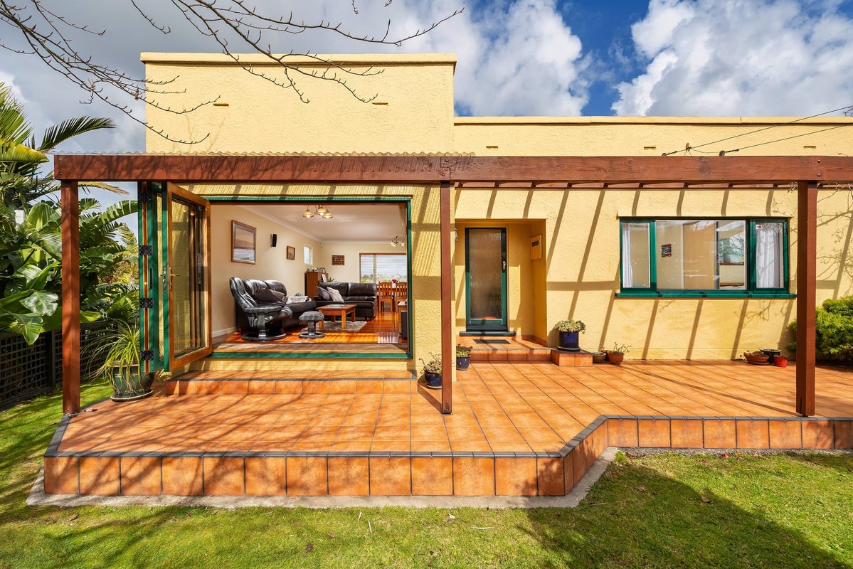 11 Challinor Crescent, Mount Albert, Auckland - Carousel 2