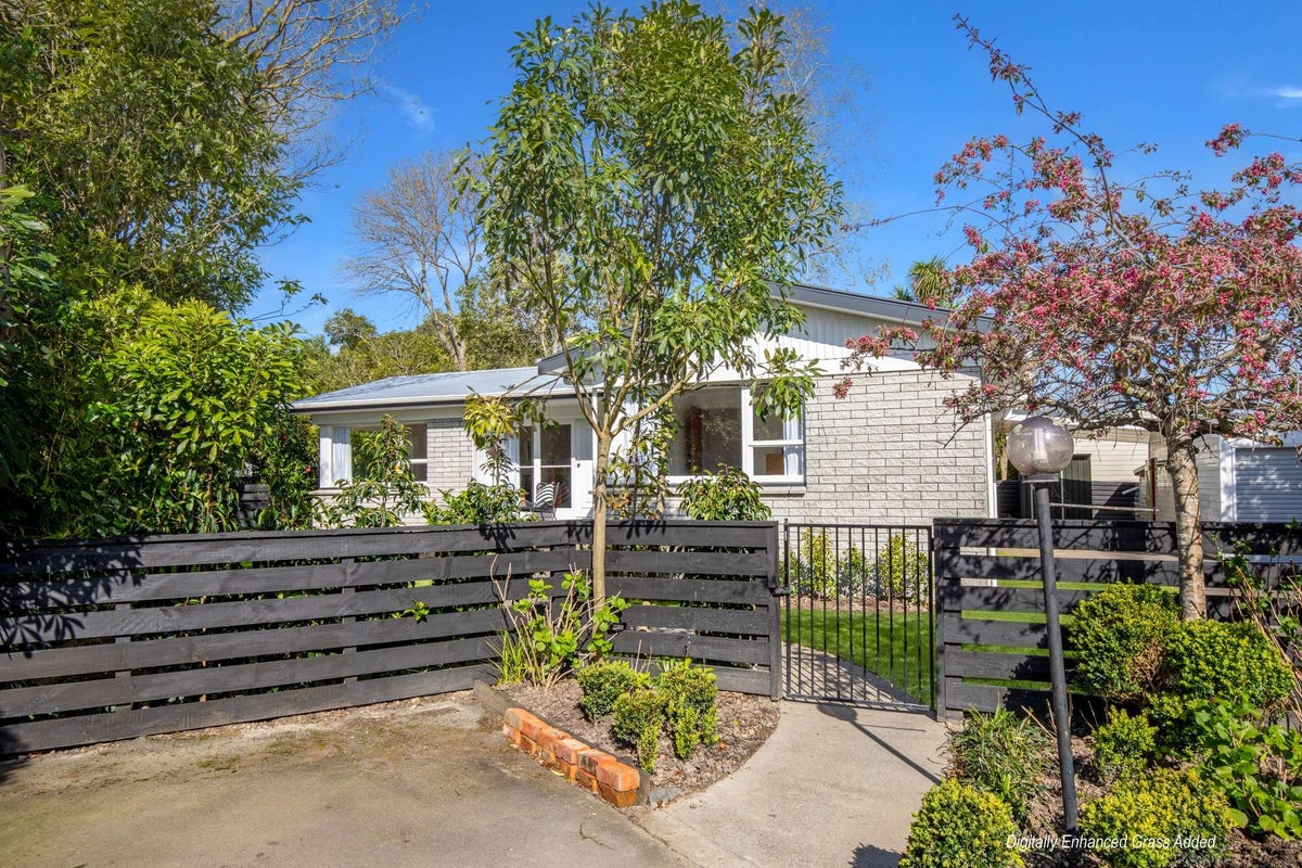 16 Juliana Place, Awapuni, Palmerston North - Carousel 1