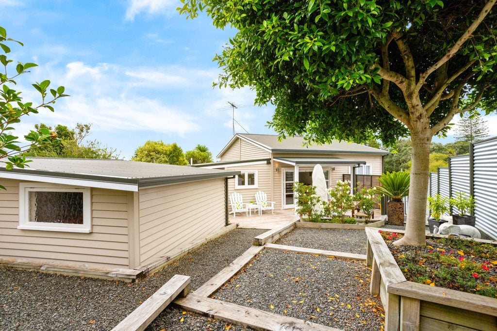 1 Malam Street, Glen Eden, Auckland - Carousel 2