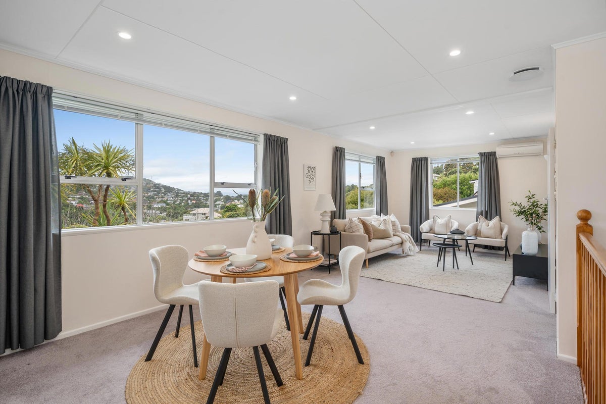 2/14 Doris Gordon Crescent, Crofton Downs, Wellington - Carousel 1