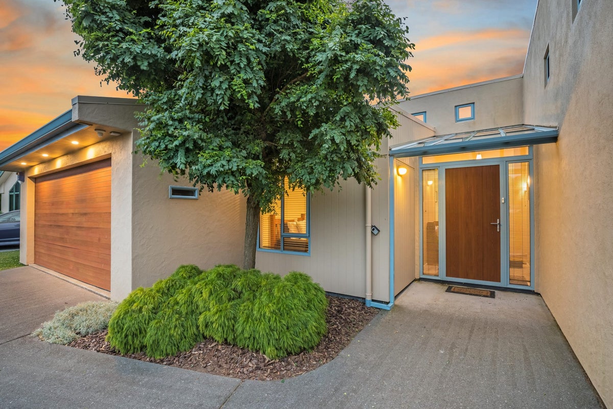 60 Navigation Drive, Whitby, Porirua - Carousel 1