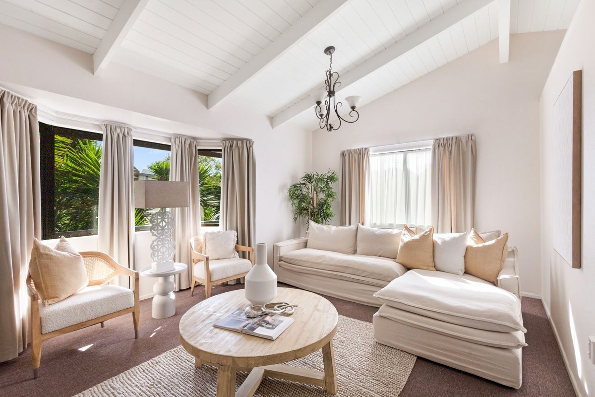 38 Carlton Terrace, Westown, New Plymouth - Carousel 2