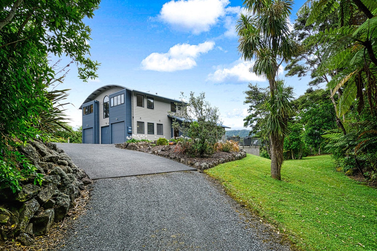 81 Stoney Creek Drive, Henderson - Carousel 1