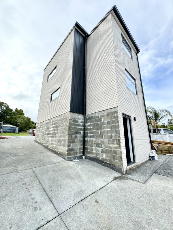1 Camelot Place, Glenfield, Auckland - Carousel 1