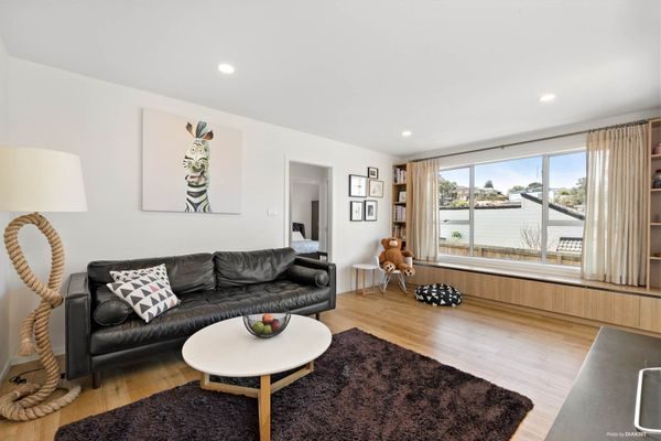 80 Cockayne Crescent, Sunnynook, Auckland - Carousel 2