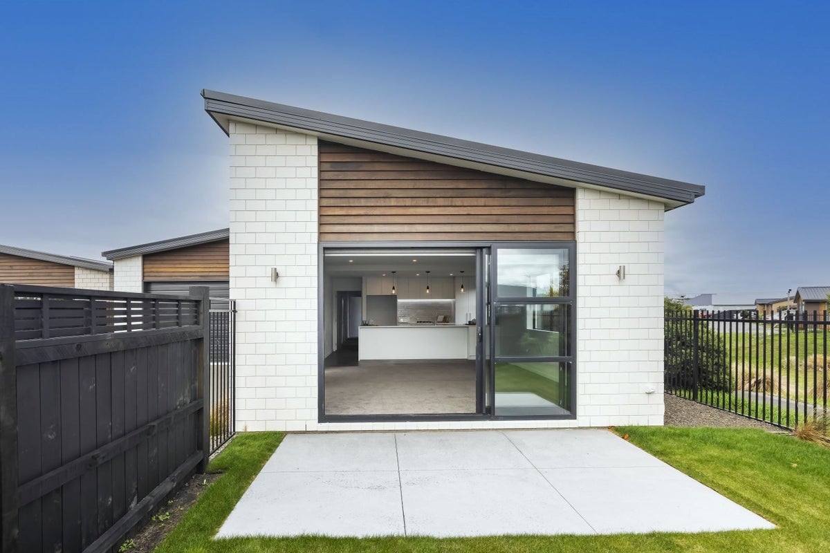 21 Loch Tanna Way, Broomfield, Christchurch - Carousel 2