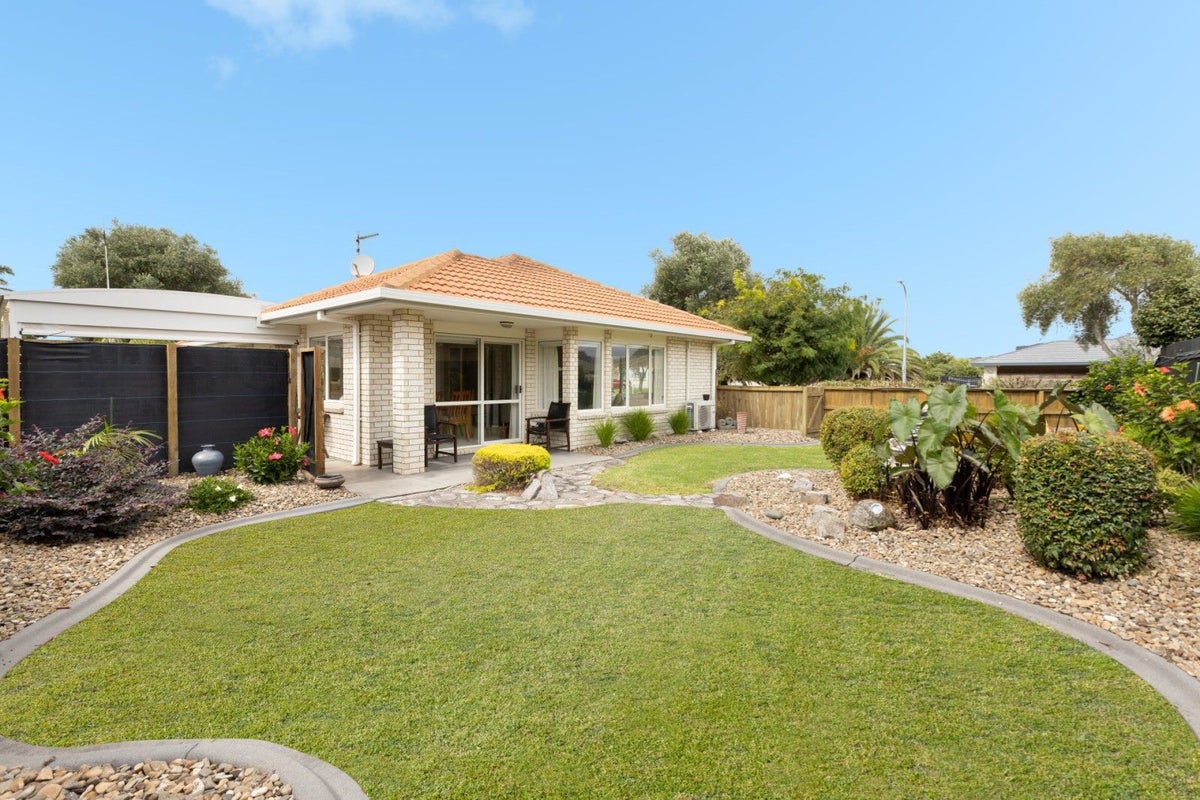 10 Larisa Grove, Papamoa Beach, Papamoa - Carousel 2