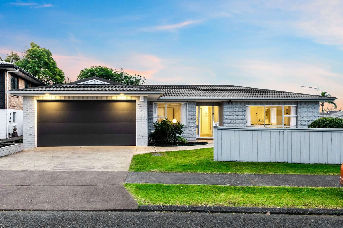 10 Fratley Avenue, Farm Cove, Auckland - Carousel 1