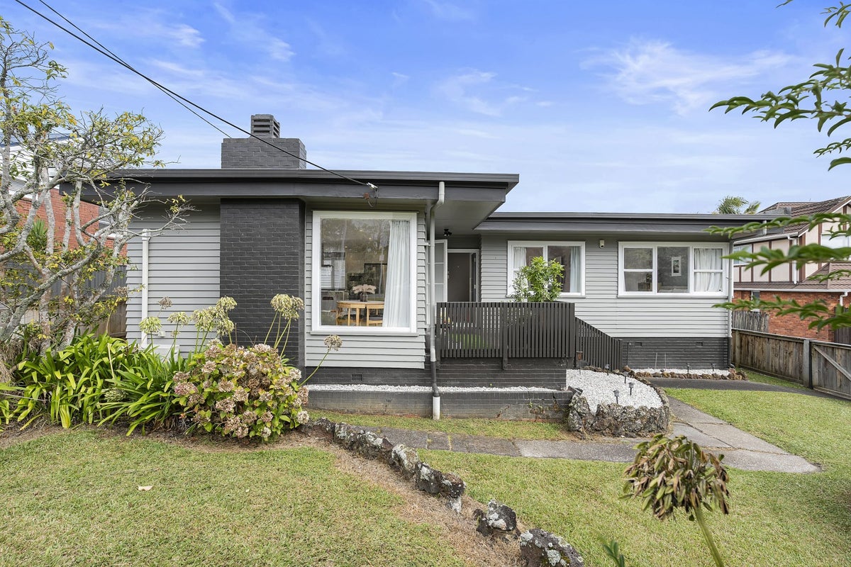 1/260 East Coast Road, Forrest Hill, Auckland - Carousel 1