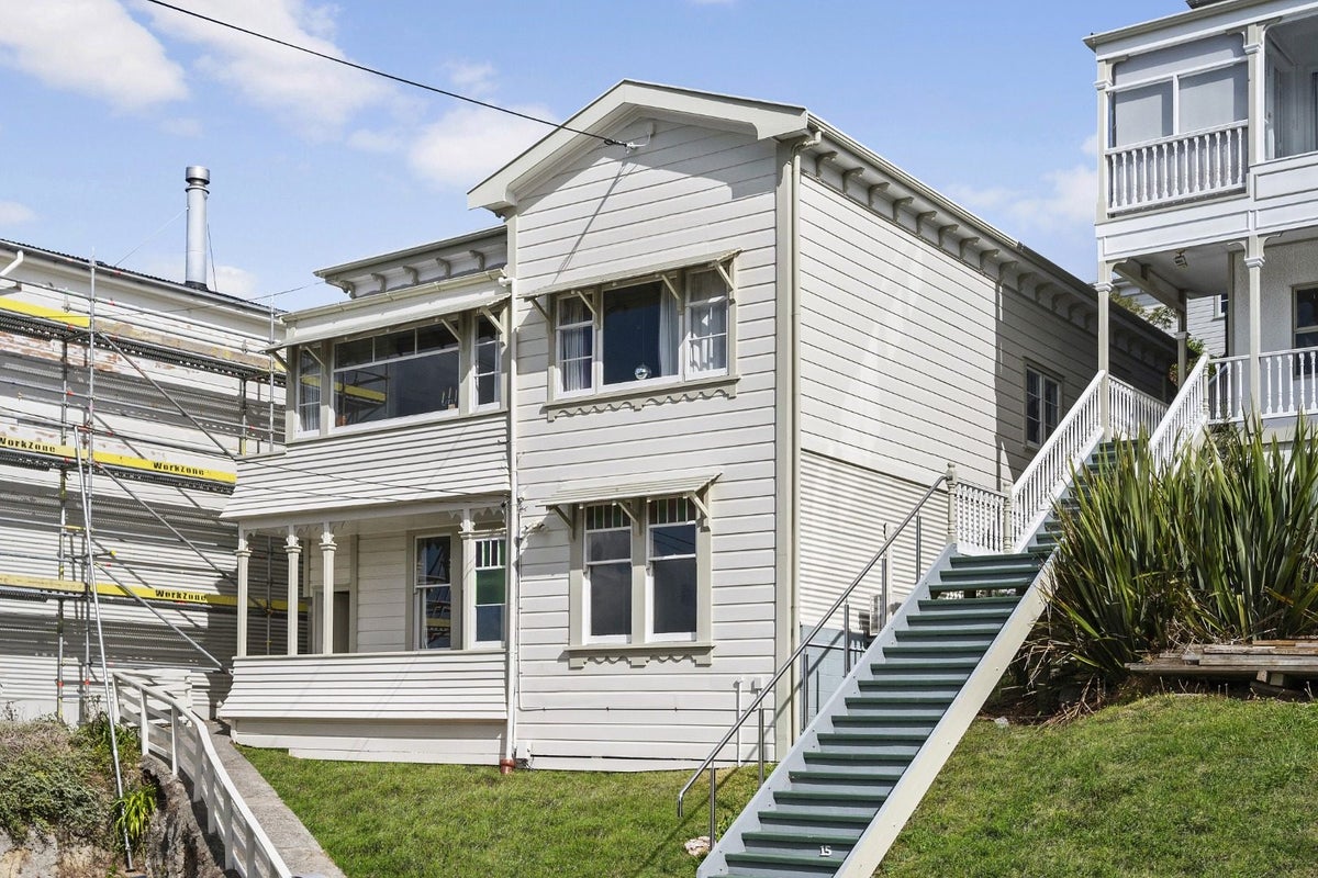 13 Dorking Road, Brooklyn, Wellington - Carousel 1