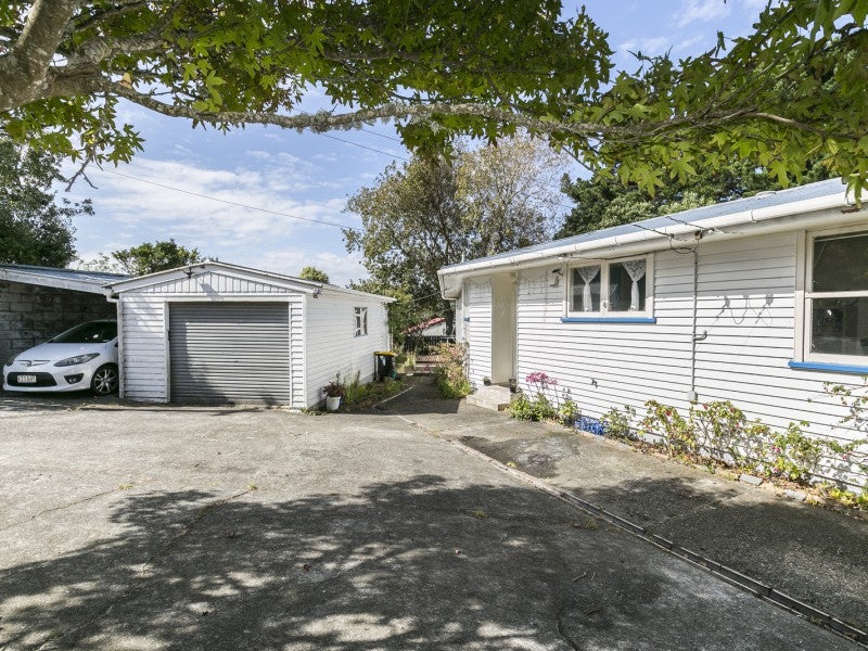 38 Davidson Crescent, Tawa, Wellington - Carousel 1