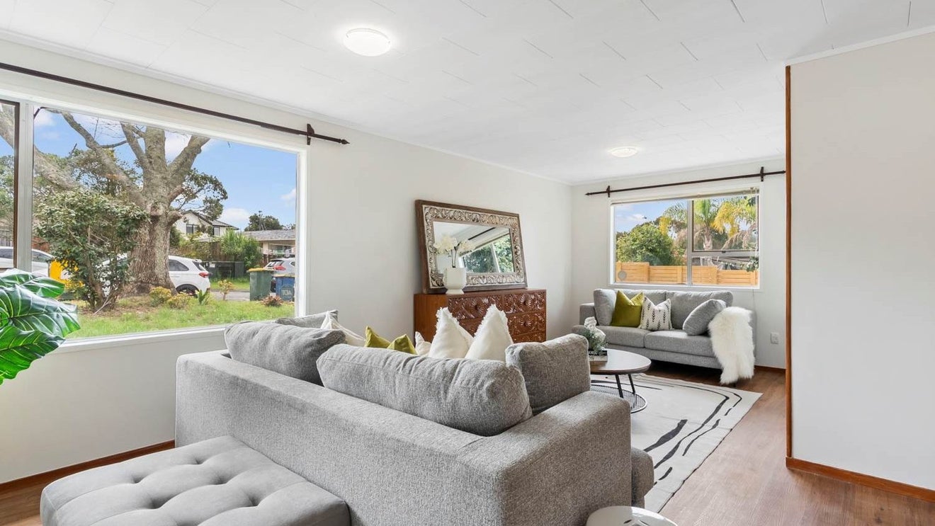 994 East Coast Road, Northcross, Auckland - Carousel 1