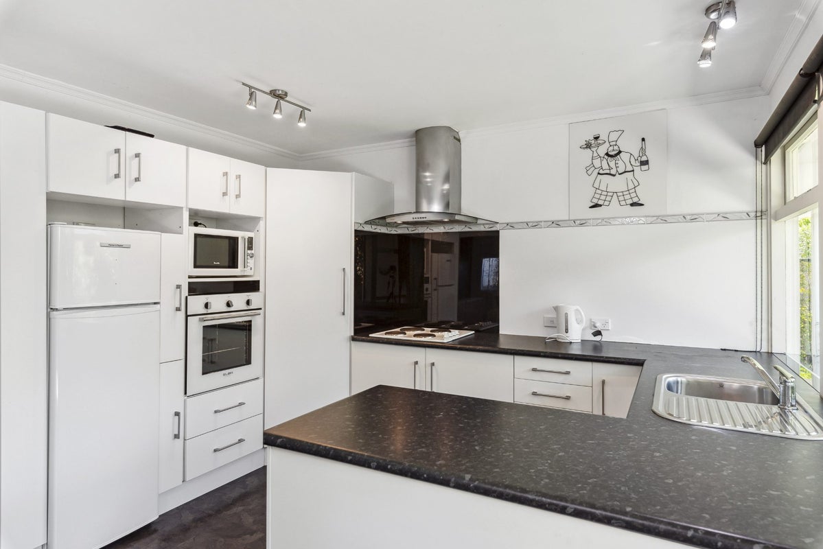 35 Gray Avenue, Paraparaumu Beach, Paraparaumu - Carousel 2