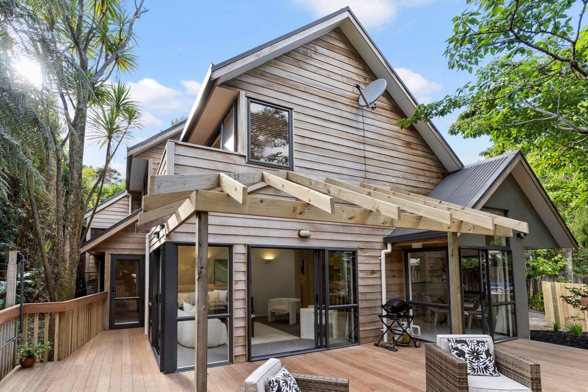 139A Atkinson Road, Titirangi, Auckland - Carousel 1
