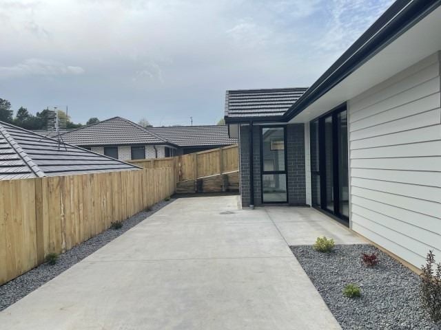 3B Pakanga Grove, Pyes Pa, Tauranga - Carousel 2