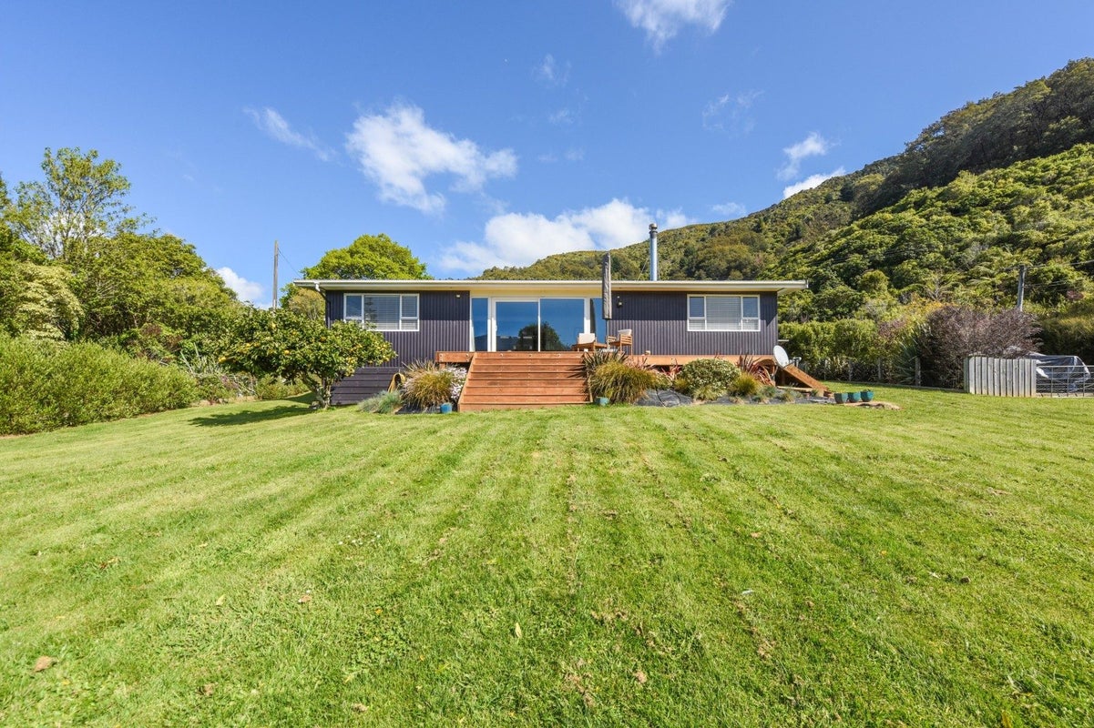 50 Moenui Road, Havelock, Picton - Carousel 1