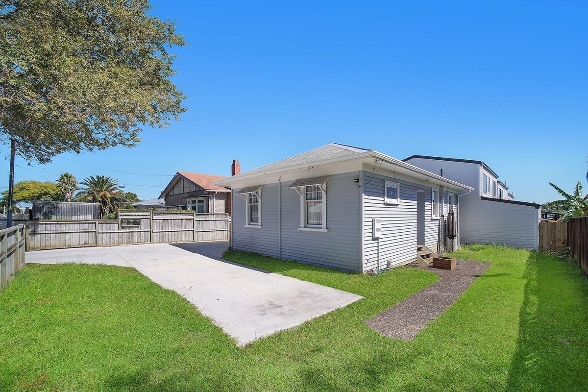 74 Princes Street, Otahuhu, Auckland - Carousel 2