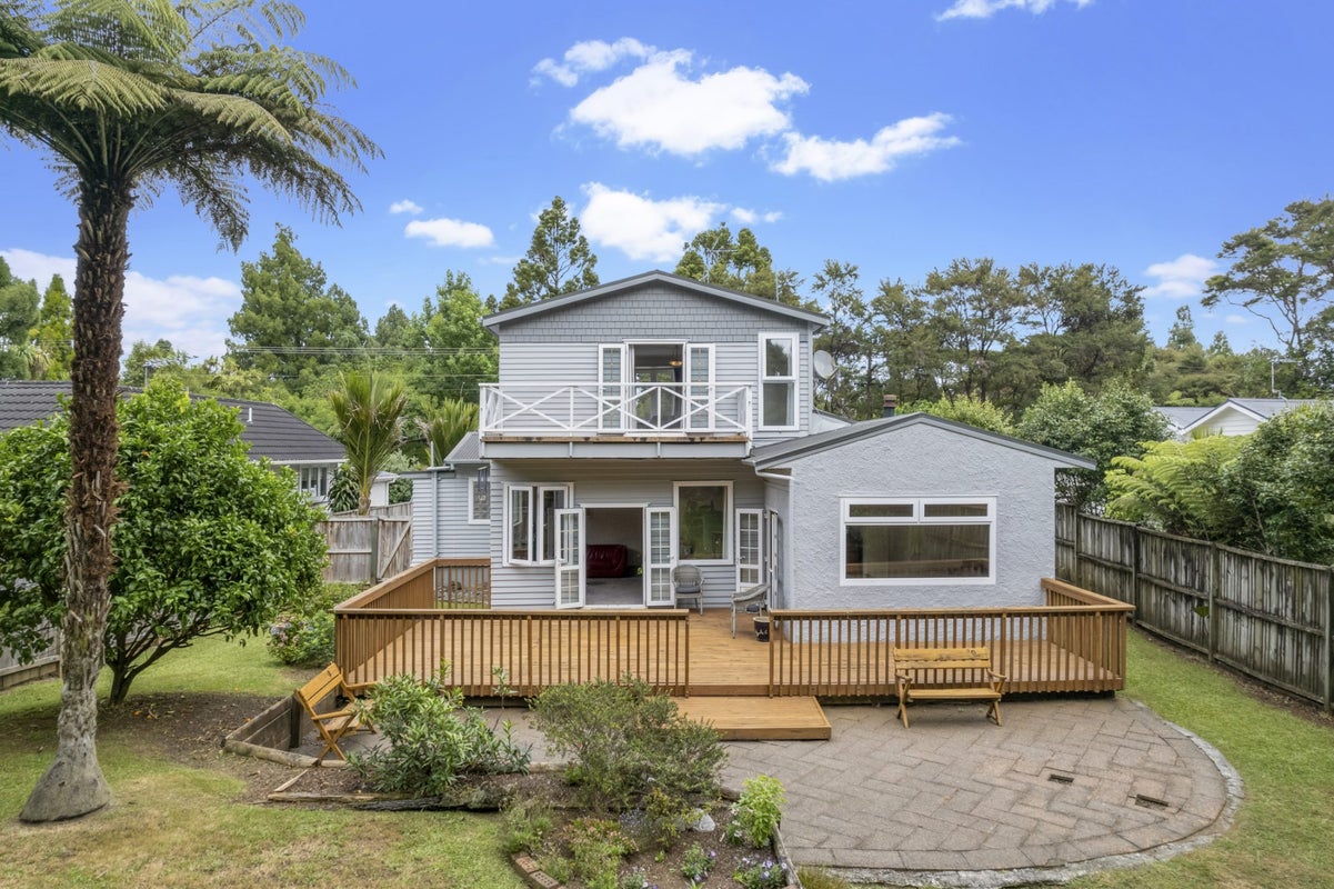 125 Woodlands Park Road, Titirangi, Auckland - Carousel 1