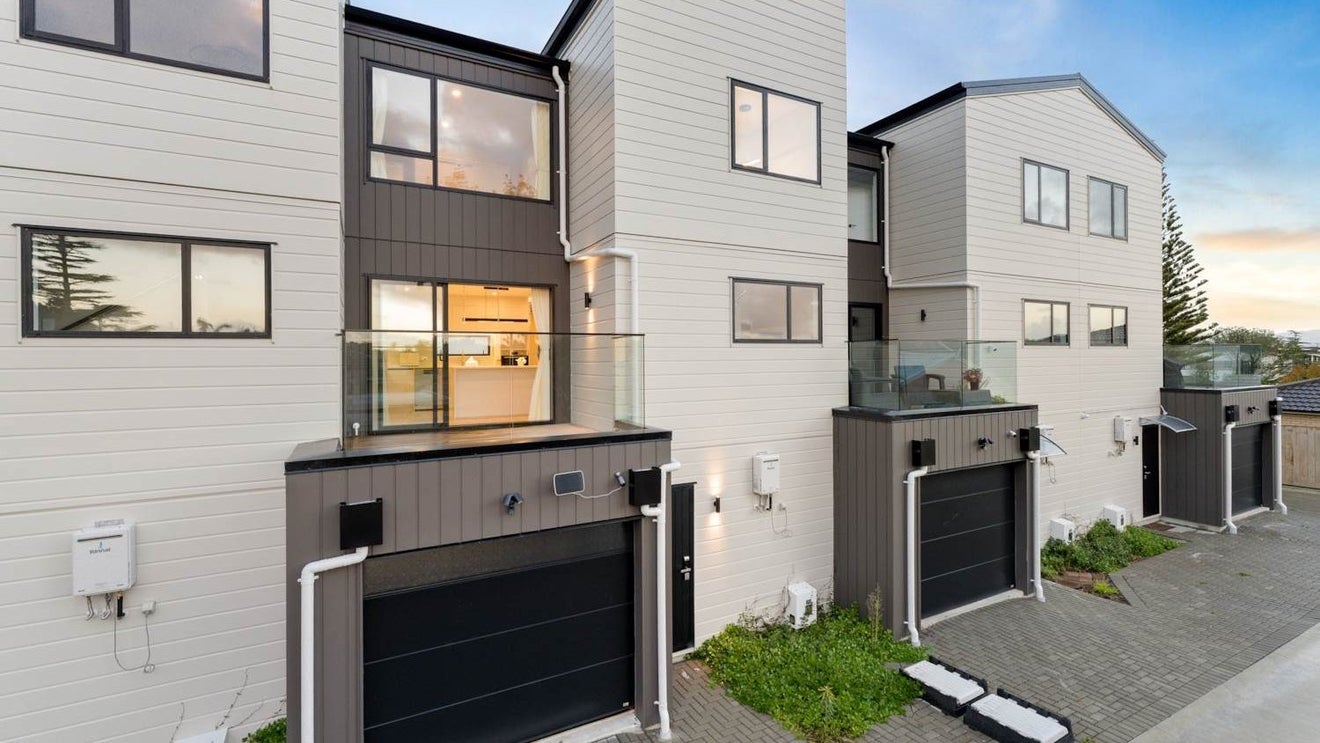 126 Kervil Avenue, TE ATATU PENINSULA, AUCKLAND - Carousel 1