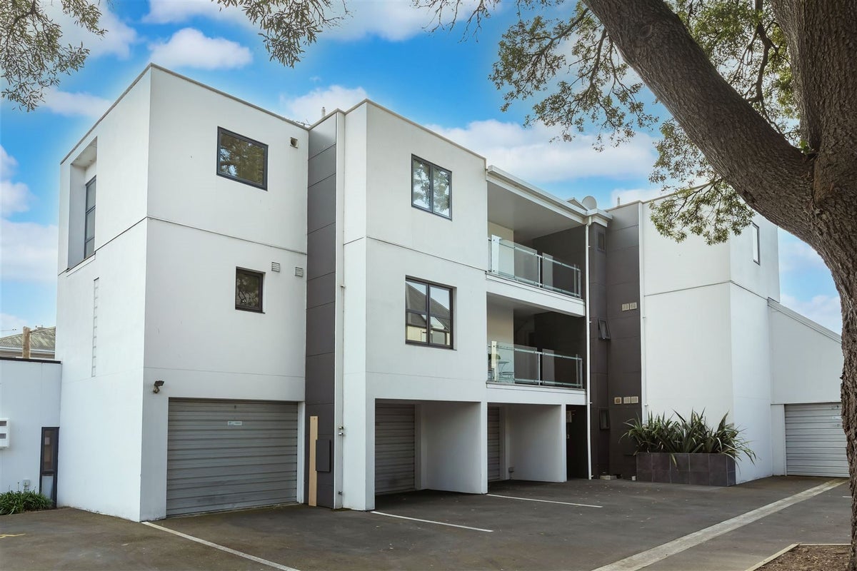 2/65 Carlton Mill Road, Merivale, Christchurch - Carousel 2