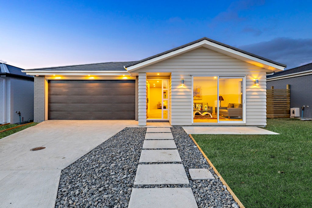 11 Kapia Drive, Takanini, Auckland - Carousel 2