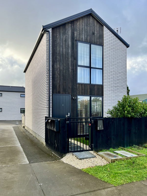 1/12 Enderby Drive, Te Atatu Peninsula, Auckland - Carousel 1