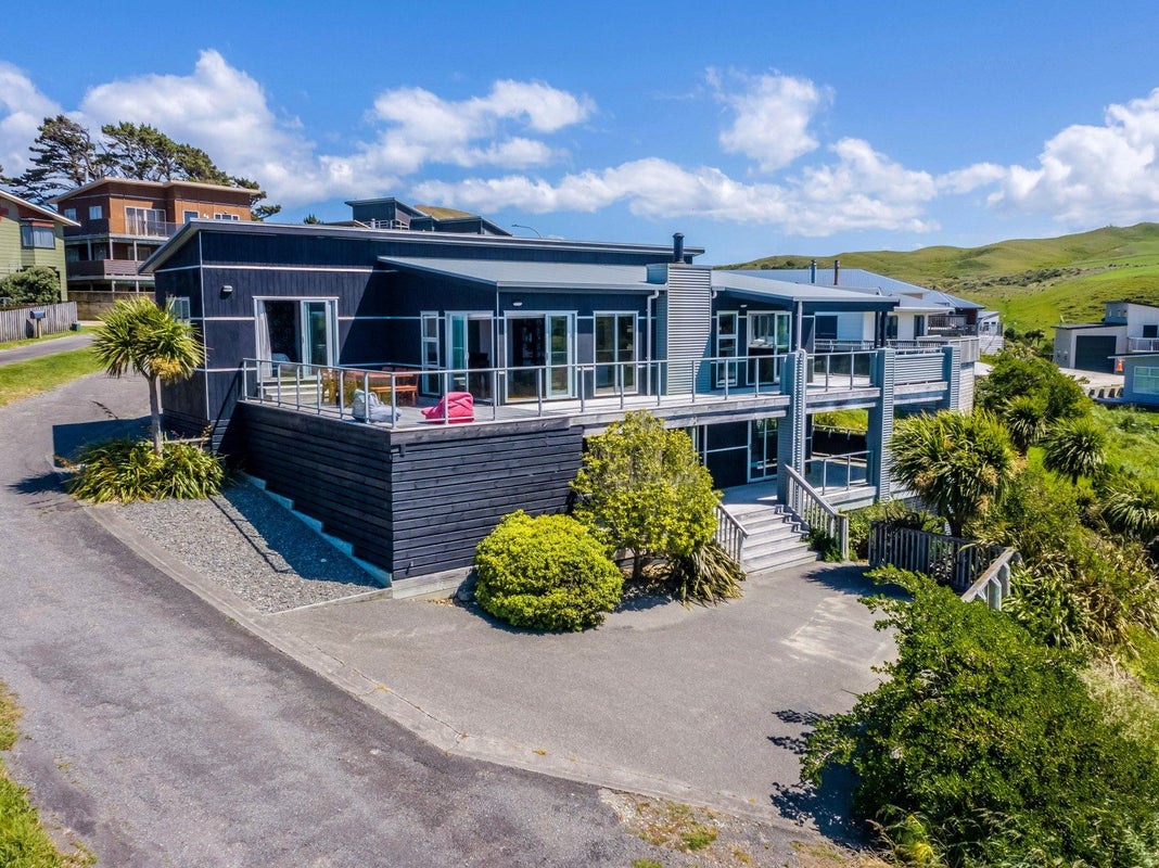 51 Balfour Crescent, Castlepoint, Tinui - Carousel 1