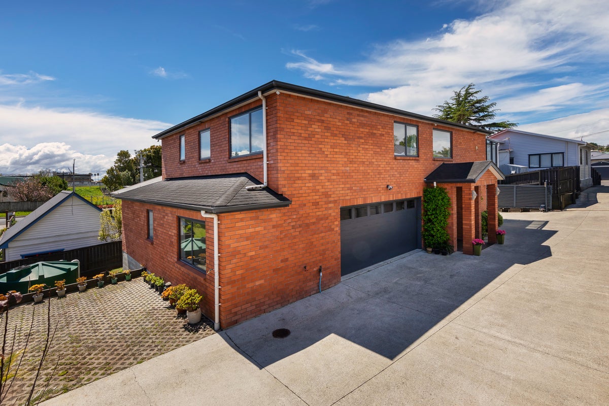 8 Larch Street, Avondale, Auckland - Carousel 2