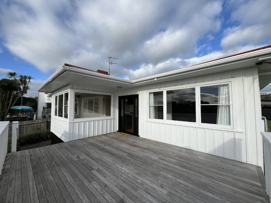 54 Waiwaka Terrace, Strandon, New Plymouth - Carousel 1