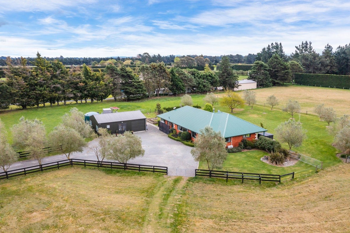 604 Newtons Road, Christchurch - Carousel 1