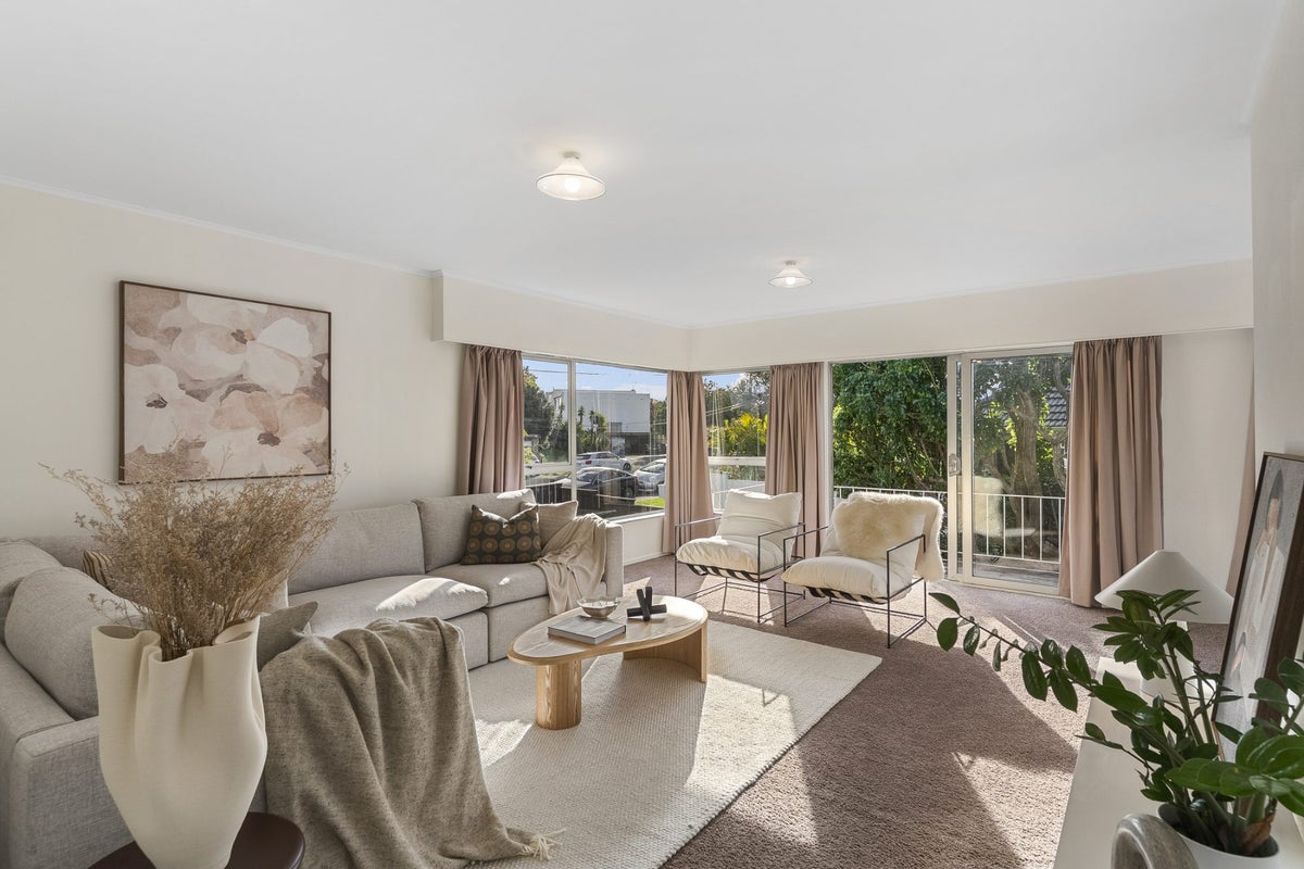 1/83 Sylvan Avenue, Northcote, Auckland - Carousel 2