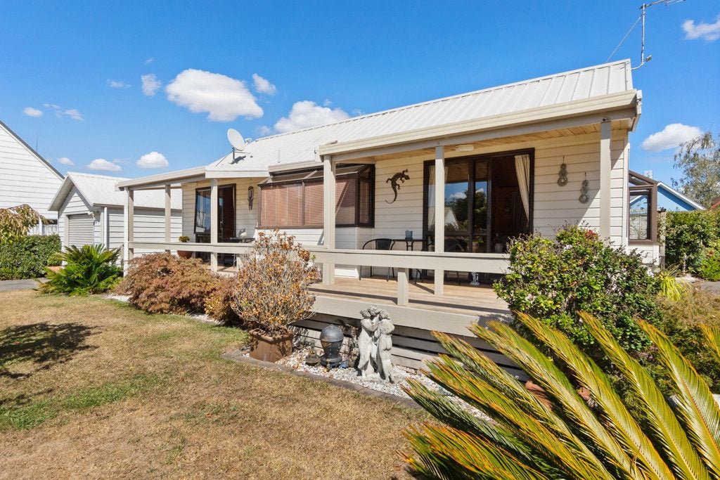 18 Kingfisher Way, Te Kowhai, Hamilton - Carousel 1