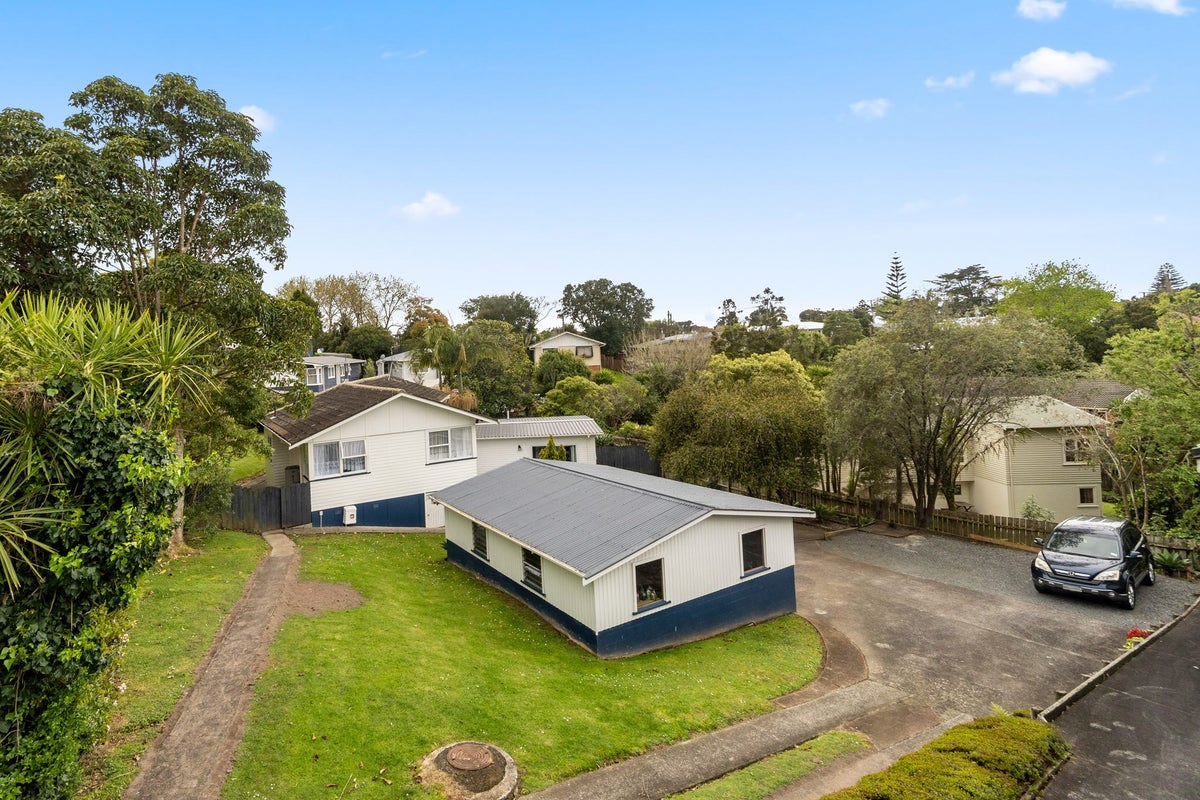 9 Hilling Street, Titirangi, Auckland - Carousel 2
