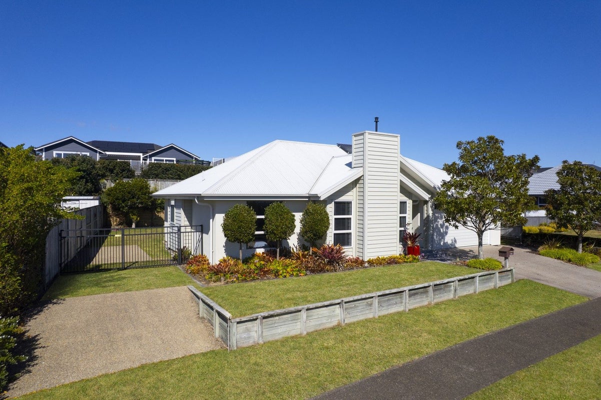 42 Mortlake Heights, Pyes Pa, Tauranga, Bay Of Plenty - Carousel 1