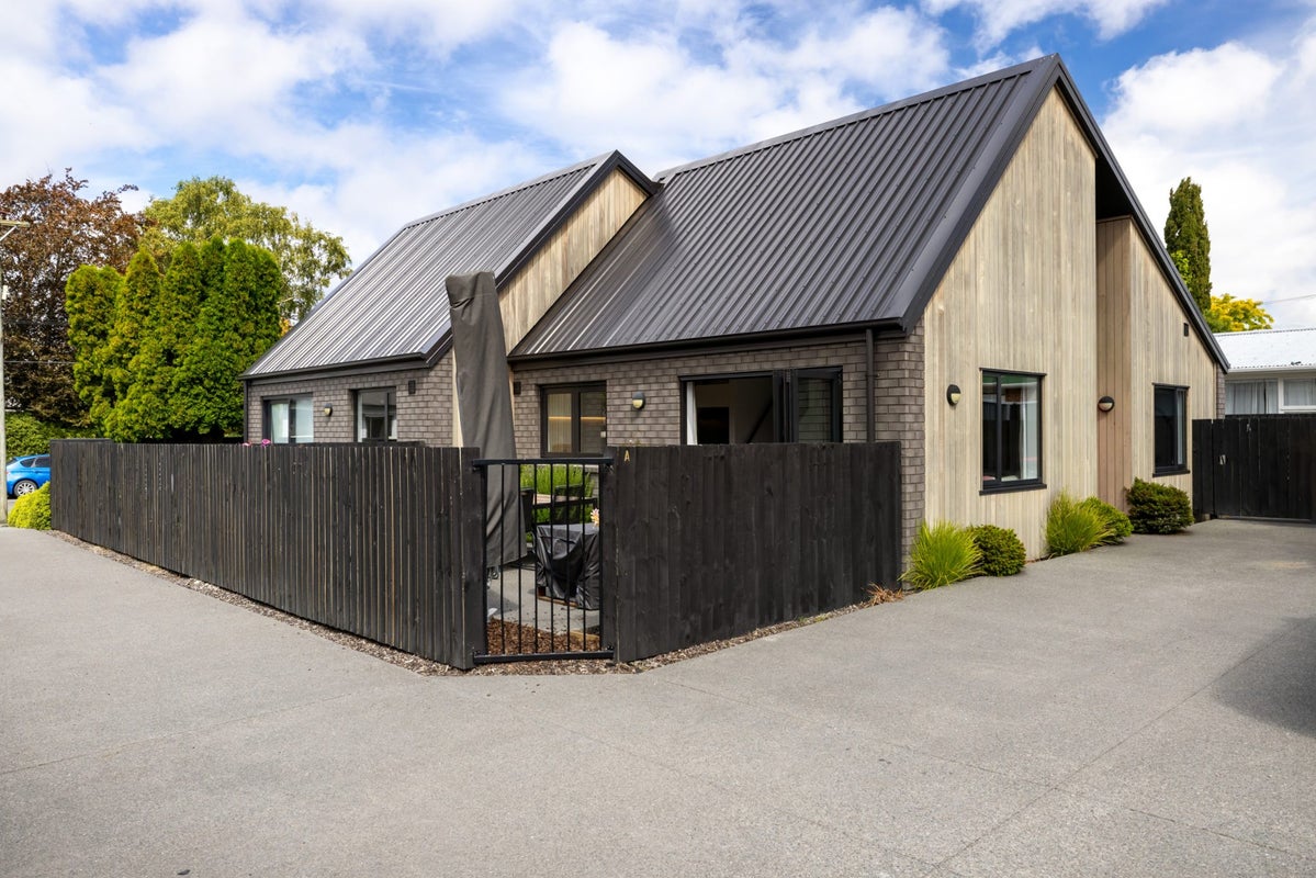 141A Champion Street, Edgeware, Christchurch - Carousel 1