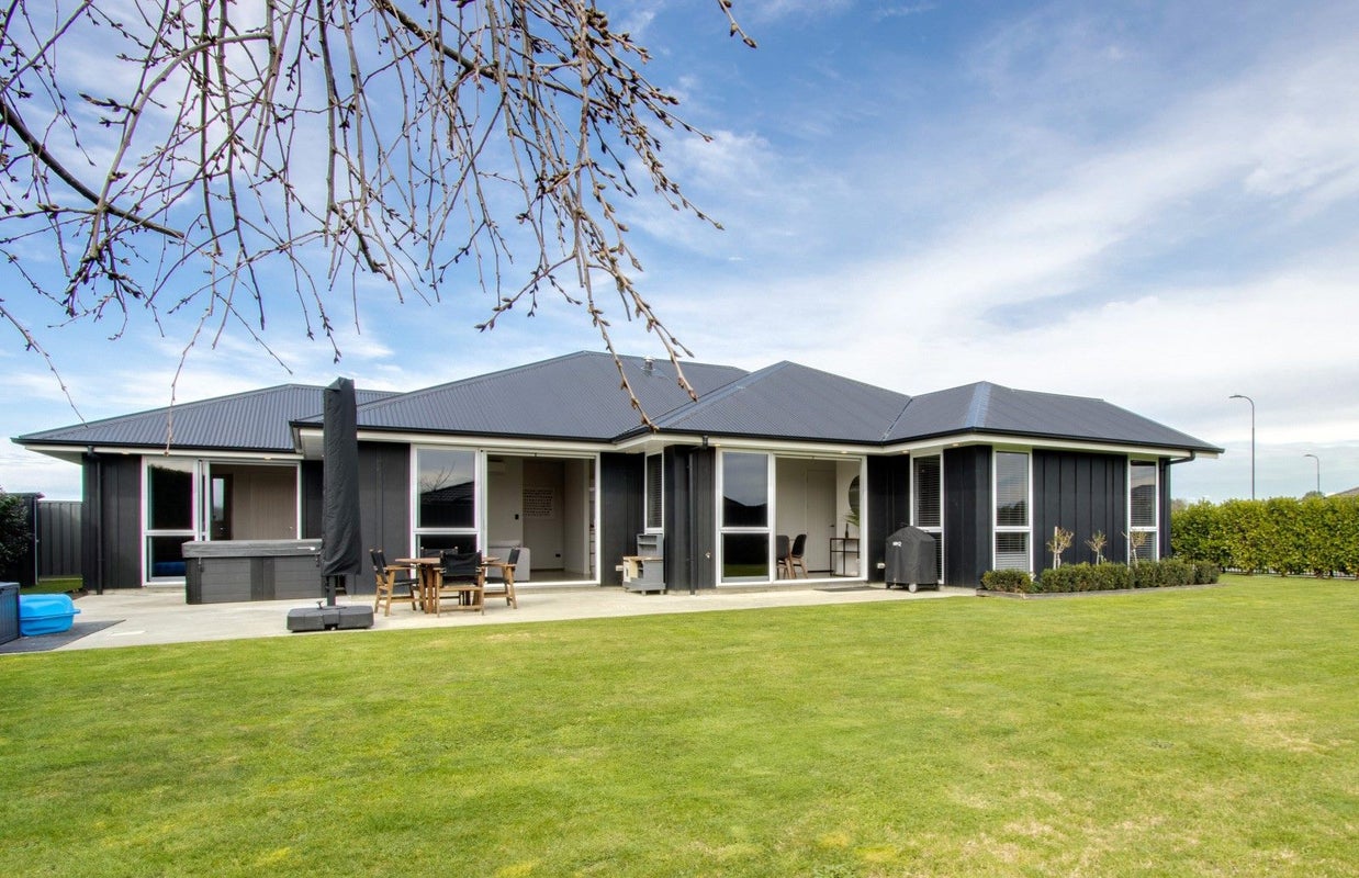8 Smidt Lane, Mahora, Hastings - Carousel 1