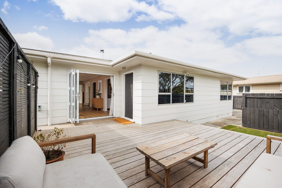 6 Rennie Avenue, Milson, Palmerston North - Carousel 2