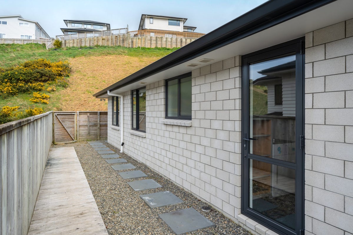111 Melksham Drive, Churton Park, Wellington - Carousel 29