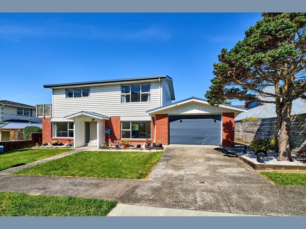17 Rembrandt Avenue, Tawa, Wellington - Carousel 1