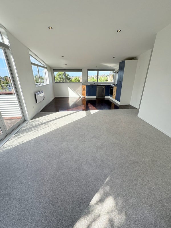 86 Parr Terrace, Castor Bay, Auckland - Carousel 1