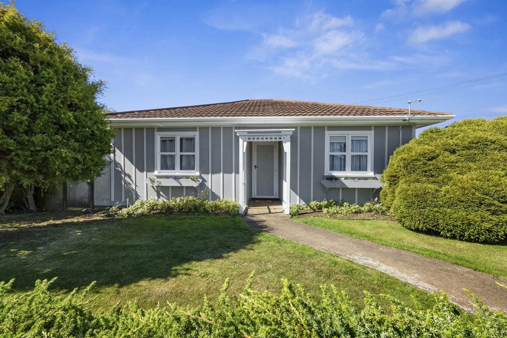 10 Tukapa Street, Westown, New Plymouth - Carousel 2