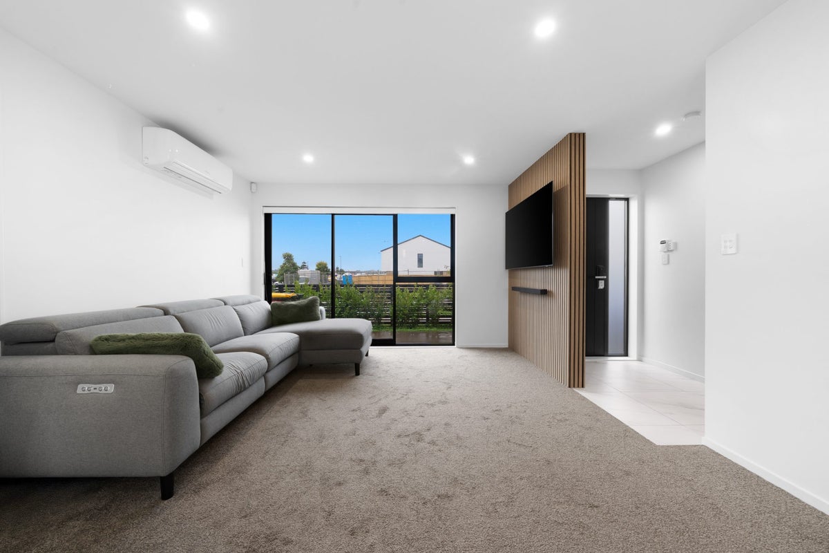 33 Paapaakiri Loop, Takanini, Auckland - Carousel 31