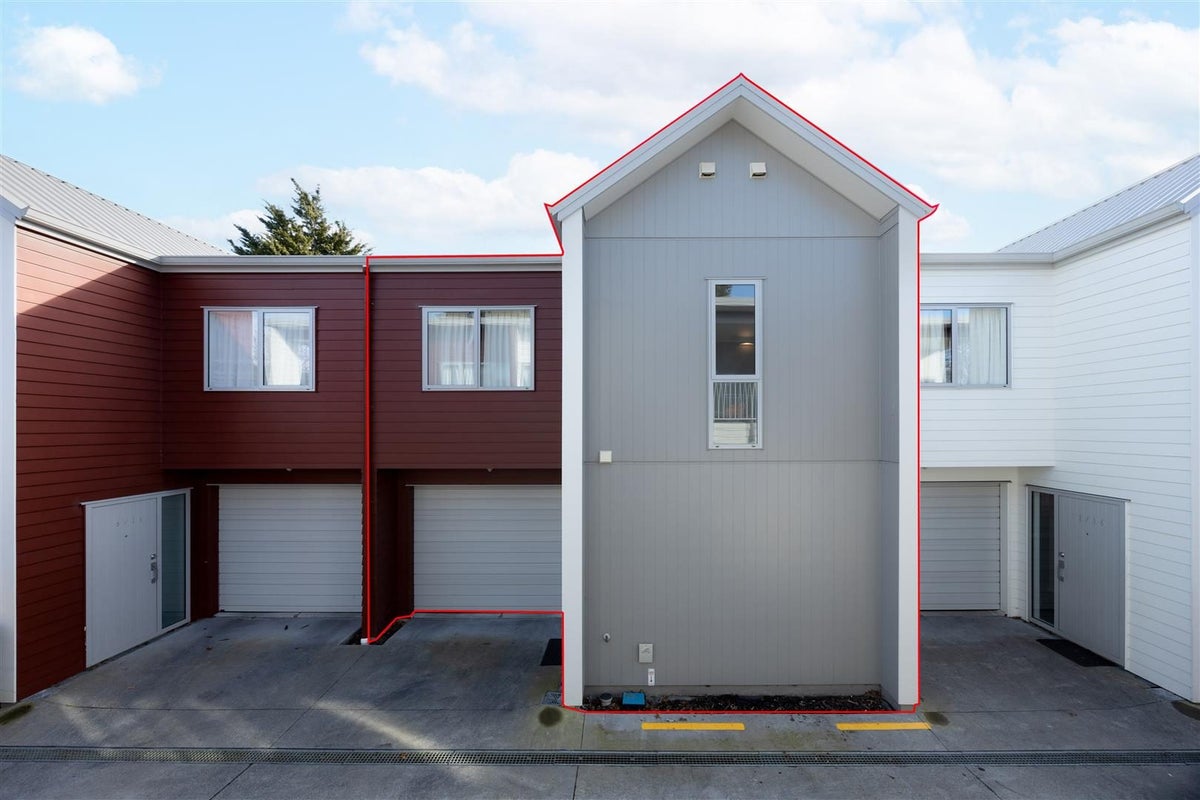 4/16 Hammond Street, Hamilton Central, Hamilton - Carousel 1