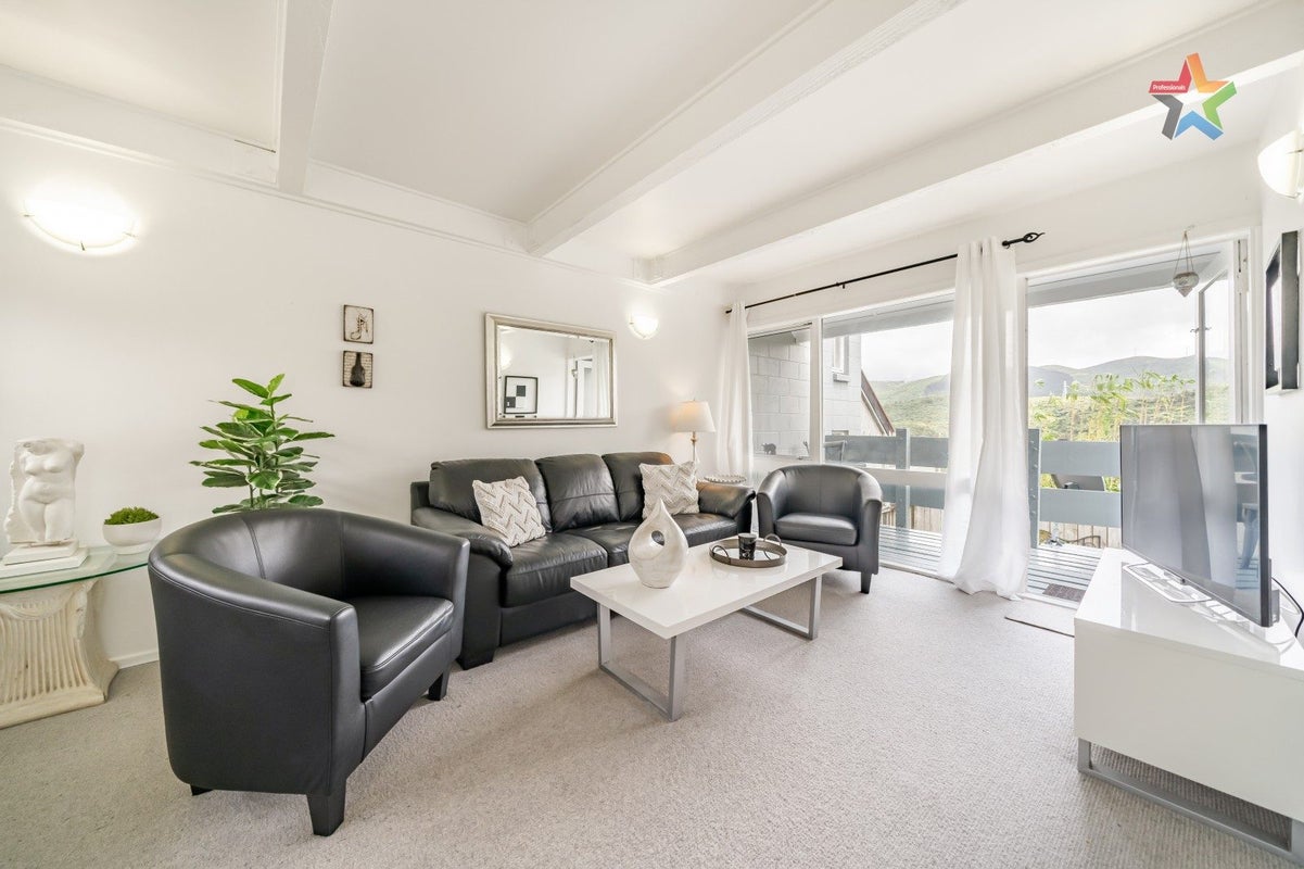 2/99 Major Drive, Kelson, Lower Hutt - Carousel 2
