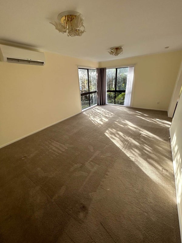 94 Dalwhinnie Parade, Highland Park, Auckland - Carousel 2