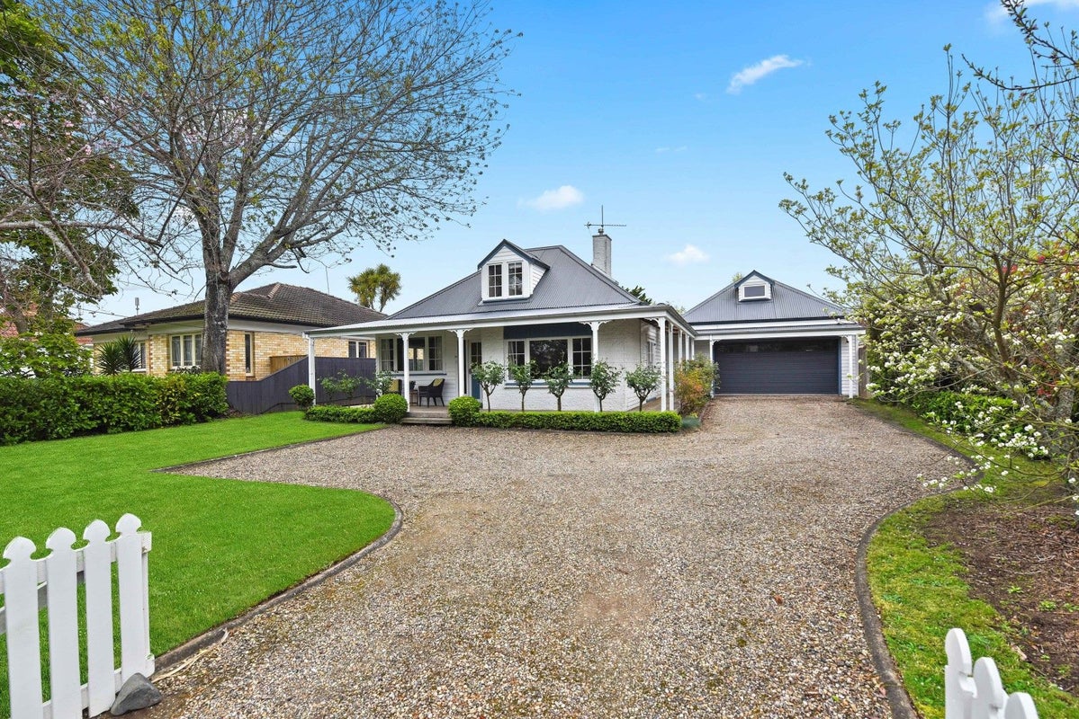 37 Cook Street, Hamilton East, Hamilton - Carousel 1