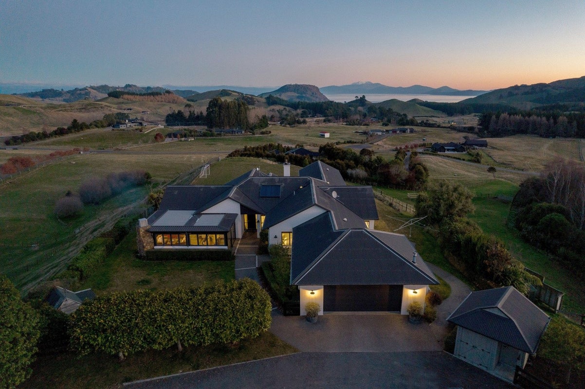 20 Katelyn Place, Kinloch, Taupo - Carousel 2