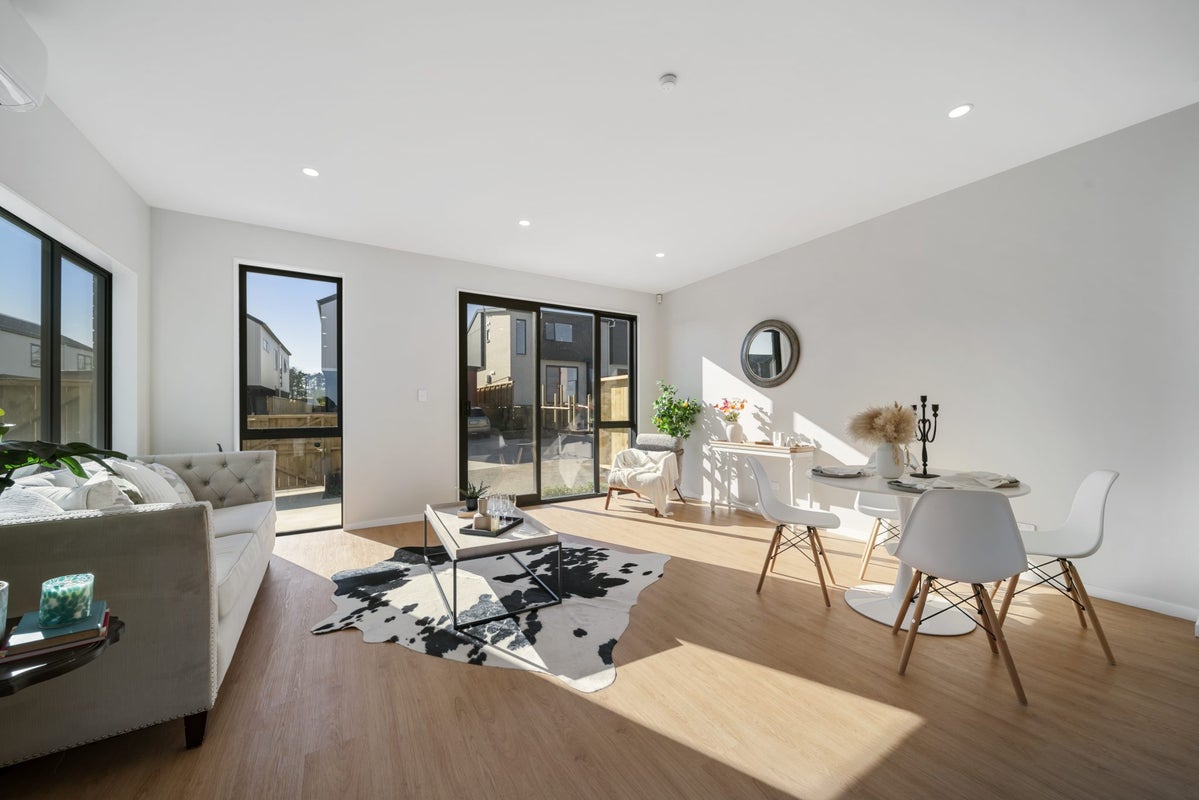4 Mahogany Street, Westgate, Auckland - Carousel 1
