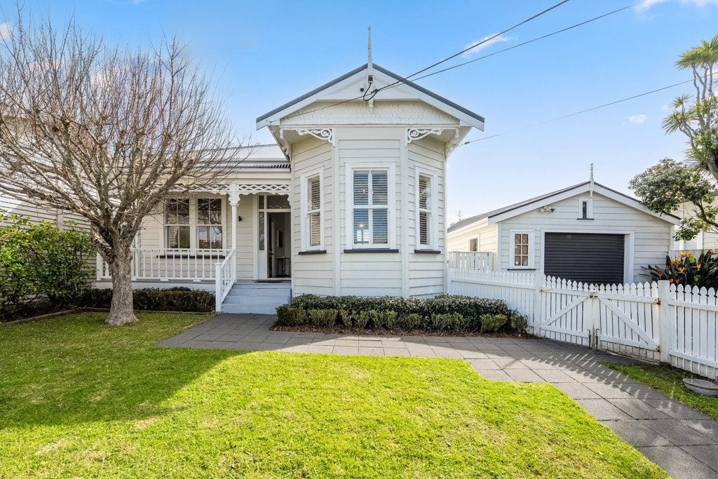 144 Queen Street, Northcote Point, Auckland - Carousel 2