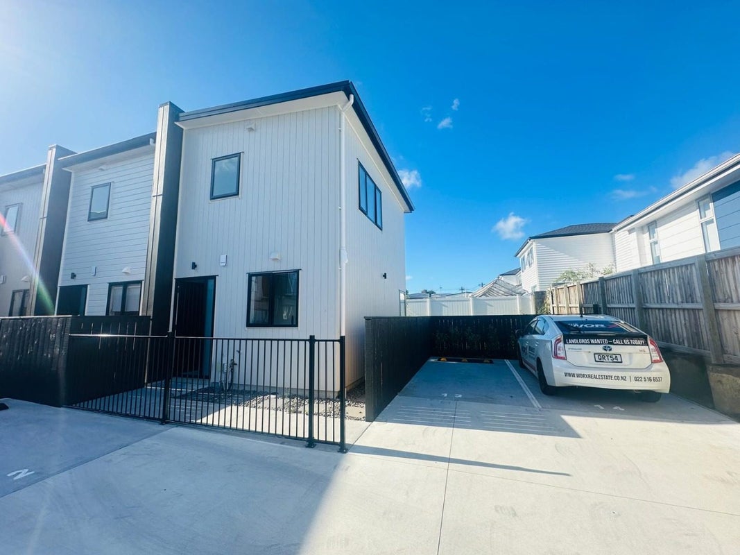 14/25 Titoki Street, Te Atatu Peninsula, Auckland - Carousel 1